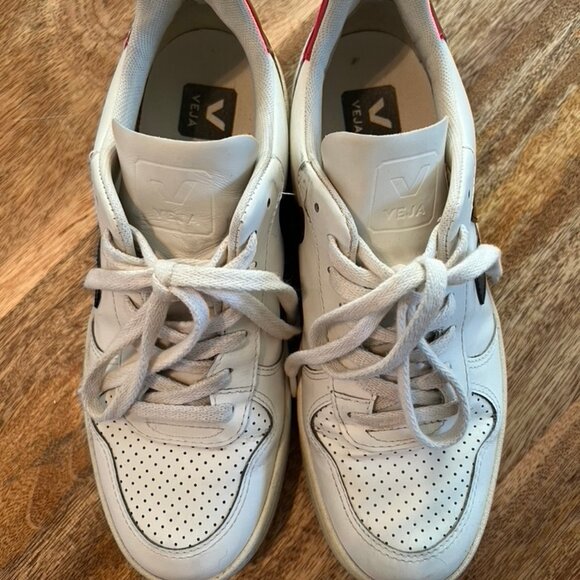 Veja V-10 Leather Colorblock Shoe - Picture 3 of 7